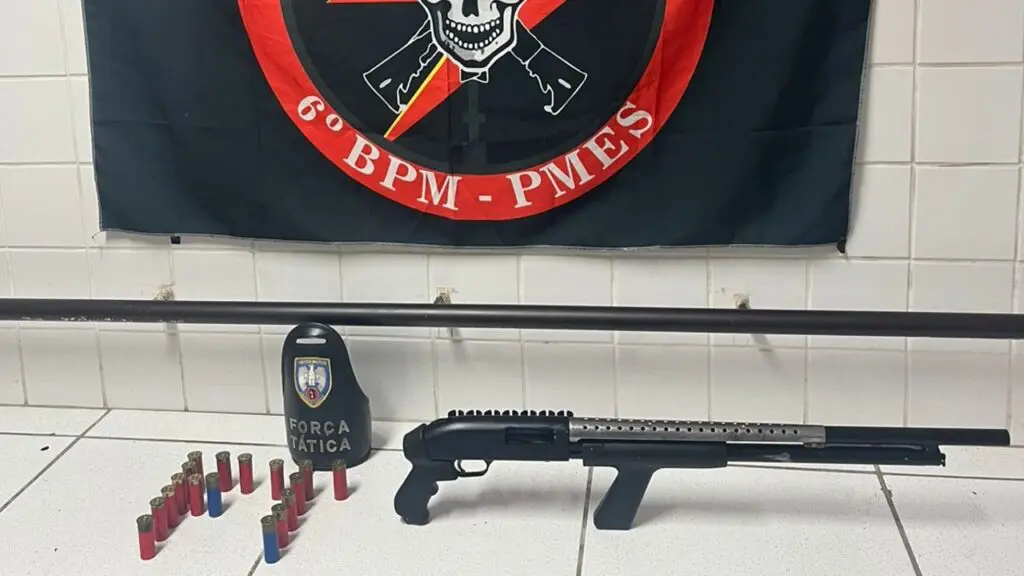 Ações da PM resultam em apreensão de espingarda, pistolas e munições em bairros da Serra
