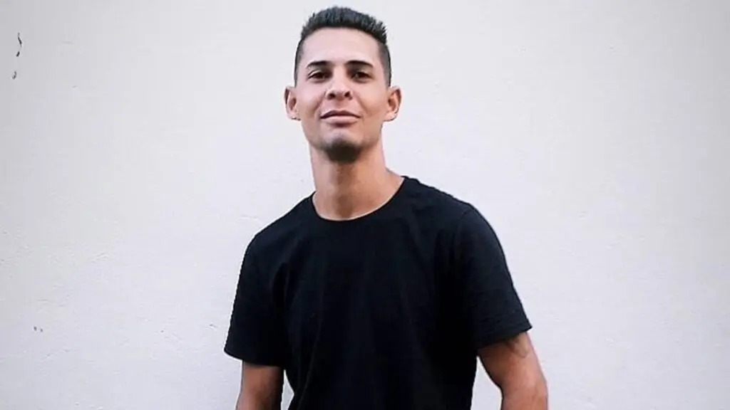 Diones Henrique de Souza Marinho, de 32 anos, assumiu que matou a ex na frente do filho em Vista da Serra.