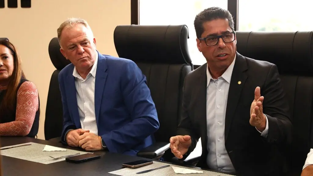 Marcelo Santos recebe governador Renato Casagrande durante visita à ALES Governador Renato Casagrande visita ALES e reforça parceria com o Legislativo