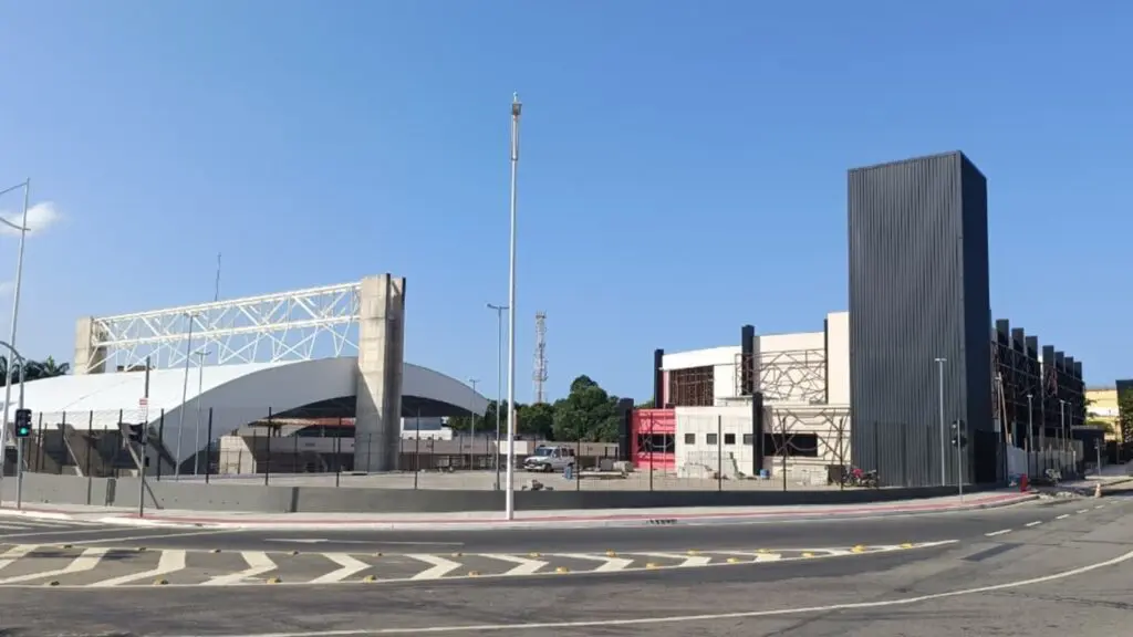 Fachada da Escola Estadual Aristóbulo Barbosa Leão em Laranjeiras, Serra