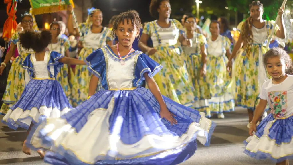 Serra sedia Festival de Folclore com congo, jongo, capoeira e desfile de tradições capixabas Serra sedia Festival de Folclore com congo, jongo, capoeira e desfile de tradições capixabas