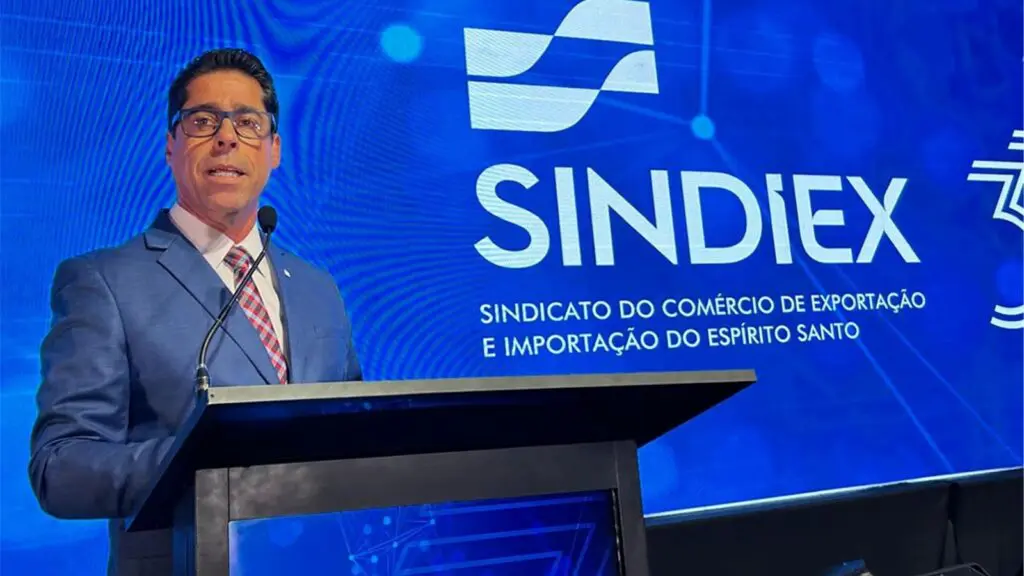 Marcelo Santos recebe prêmio de Personalidade do Comércio Exterior durante celebração dos 33 anos do Sindiex