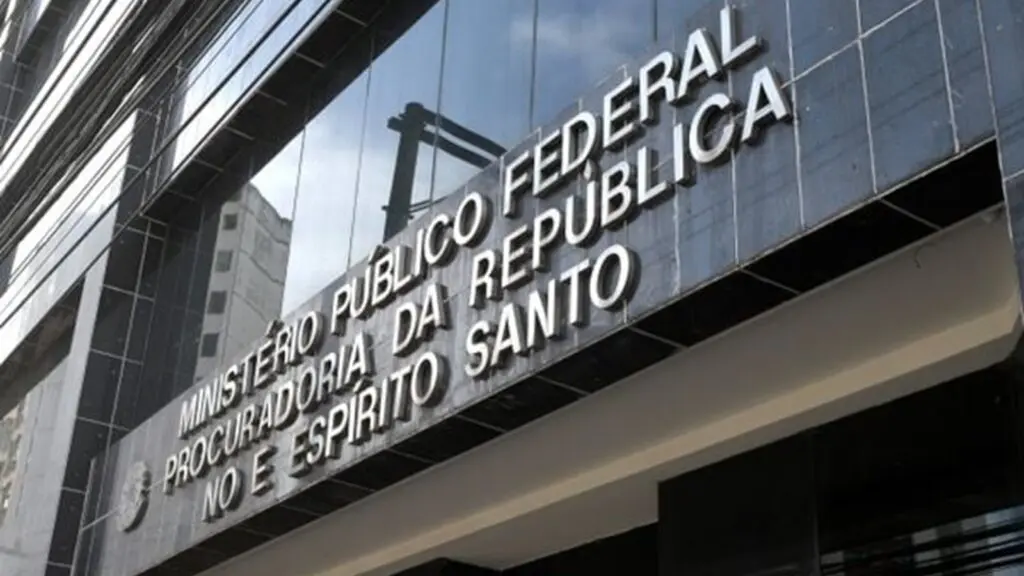 Advogado denunciado por suborno entra com ação contra ex-procurador que o acusou