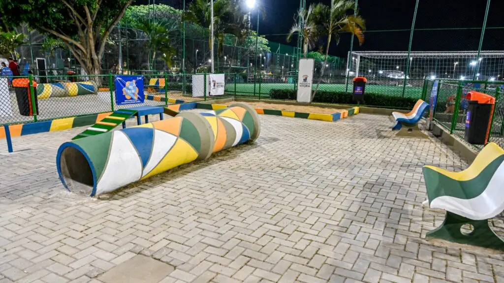 Vitória inaugura Pet Park na Praça do Hi-Fi com áreas separadas e brinquedos para cães