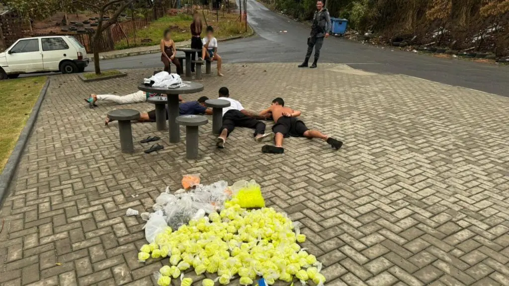 Polícia Militar detém grupo e apreende mais de 6 mil pinos de cocaína na Serra