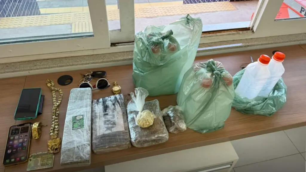 PRF detém homem com mais de 3 kg de drogas durante fiscalização na BR-101, na Serra