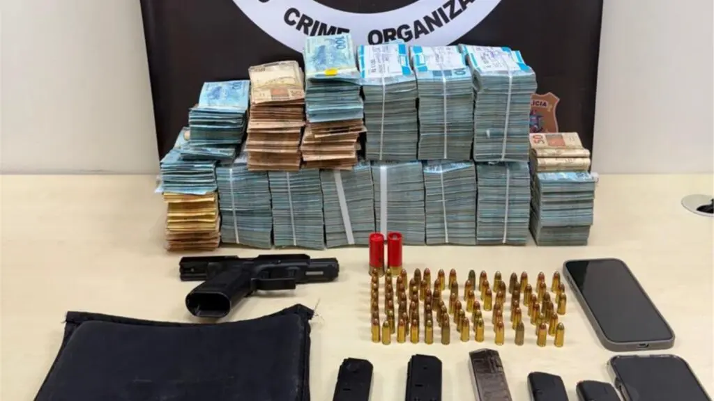 Suspeito e PM são presos em flagrante com mais de R$ 1 milhão na Serra