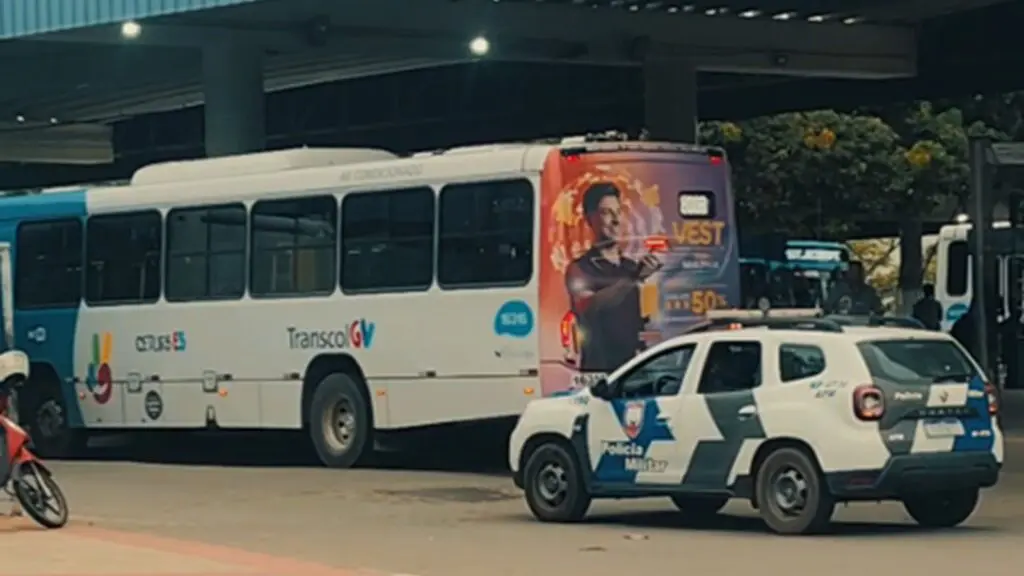Ônibus sob escolta policial Terminal de Laranjeiras