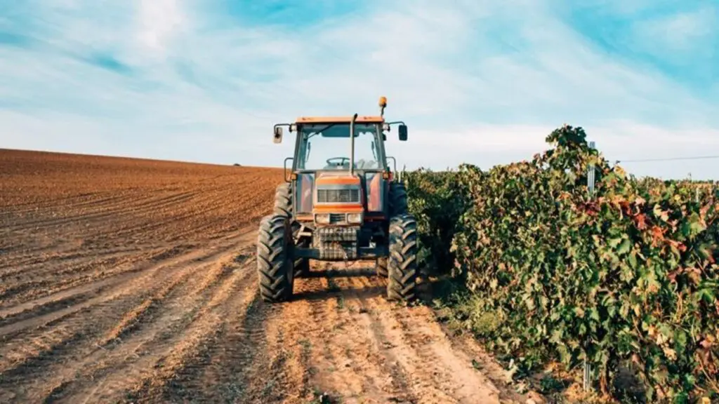 Curso gratuito de tratores na Serra abre inscrições