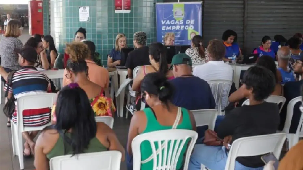 SINE Móvel leva oportunidades ao Terminal de Laranjeiras