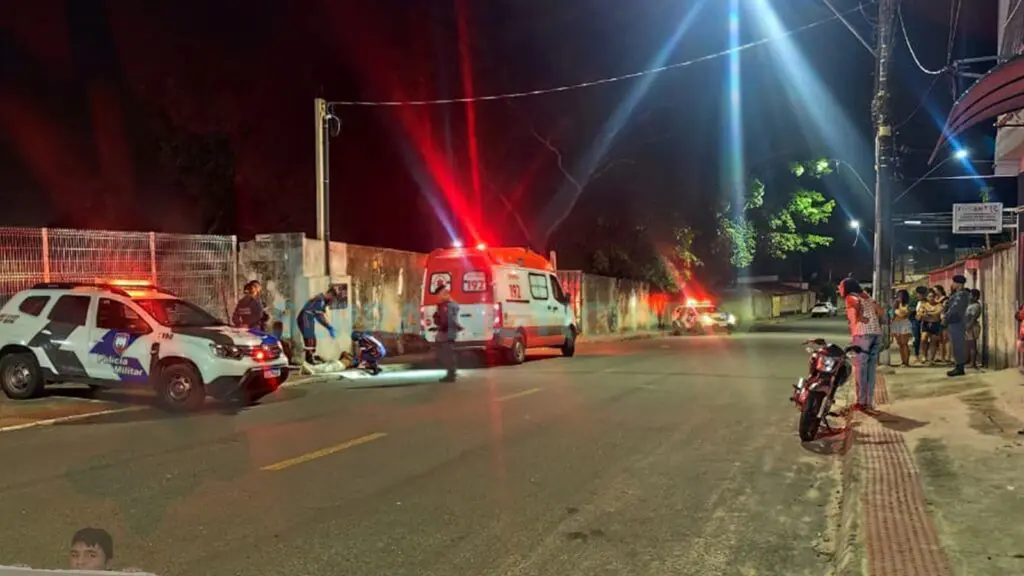 Homem é encontrado morto com o rosto desfigurado na Serra Homem é encontrado morto com o rosto desfigurado em Serra Dourada II, na Serra. Polícia Civil investiga a motivação e autoria do crime.