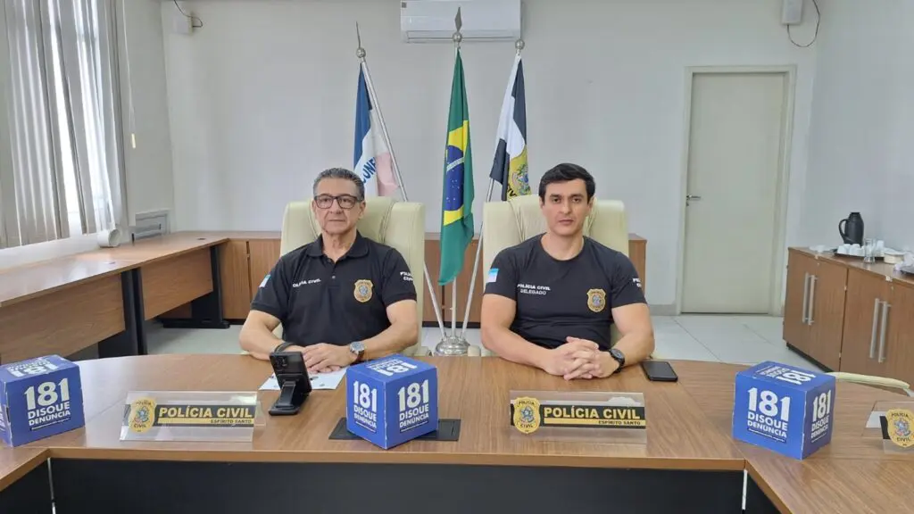 Delegado-geral da PCES, José Darcy Arruda e chefe da Divisão Especializada de Homicídios e Proteção à Pessoa (DHPP) da Serra, delegado Rodrigo Sandi Mori
