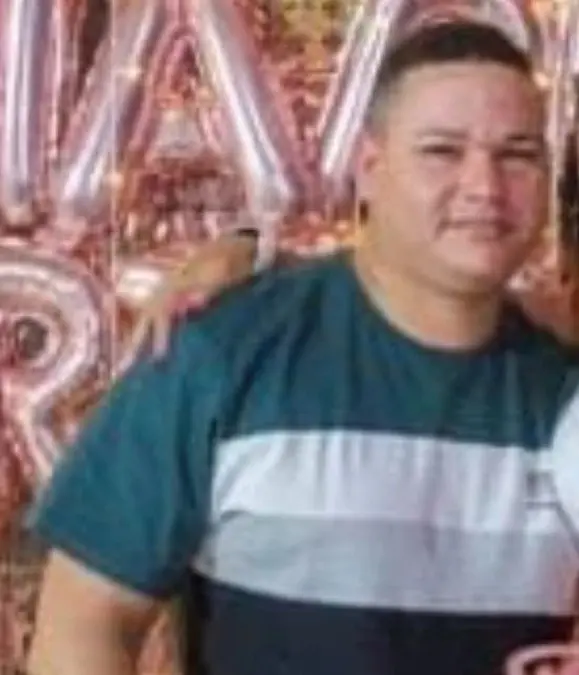 Imagem de um homem (Bruno da Silva, 33 anos), assassinado por traficantes.