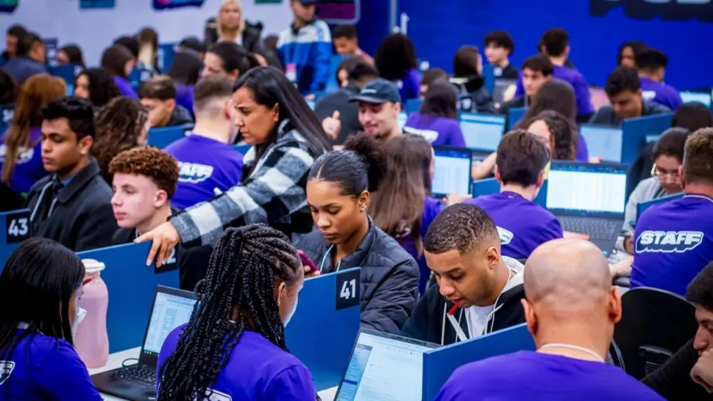 CIEE oferece mais de 11 mil vagas de estágio para estudantes em todo o Brasil CIEE realiza maratona com mais de 11 mil vagas de estágio e aprendizagem em todo o Brasil