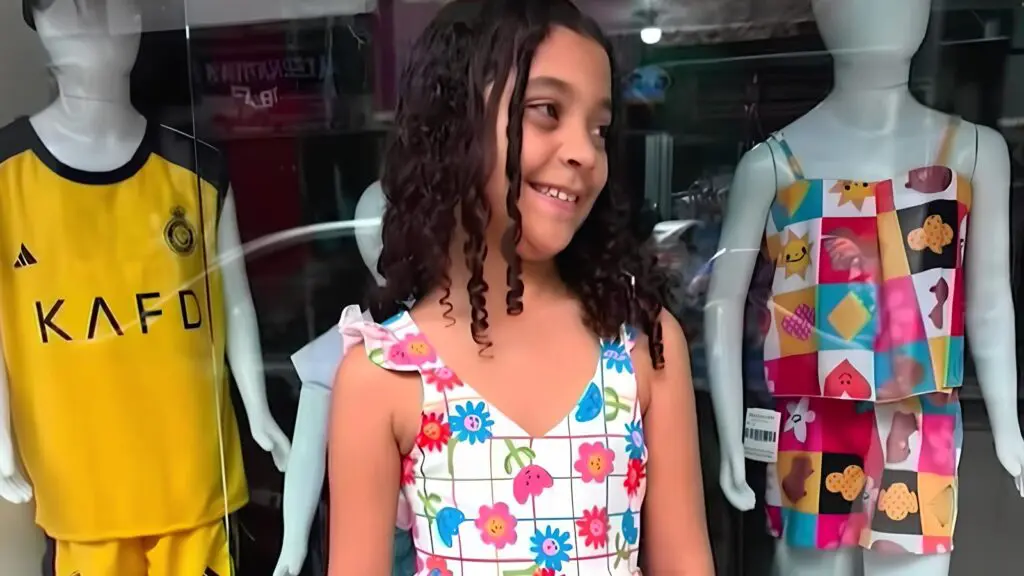 Menina de 9 anos morre após buscar atendimento por três vezes em UPAs da Serra Menina de 9 anos morre após buscar três atendimentos em hospitais da Serra