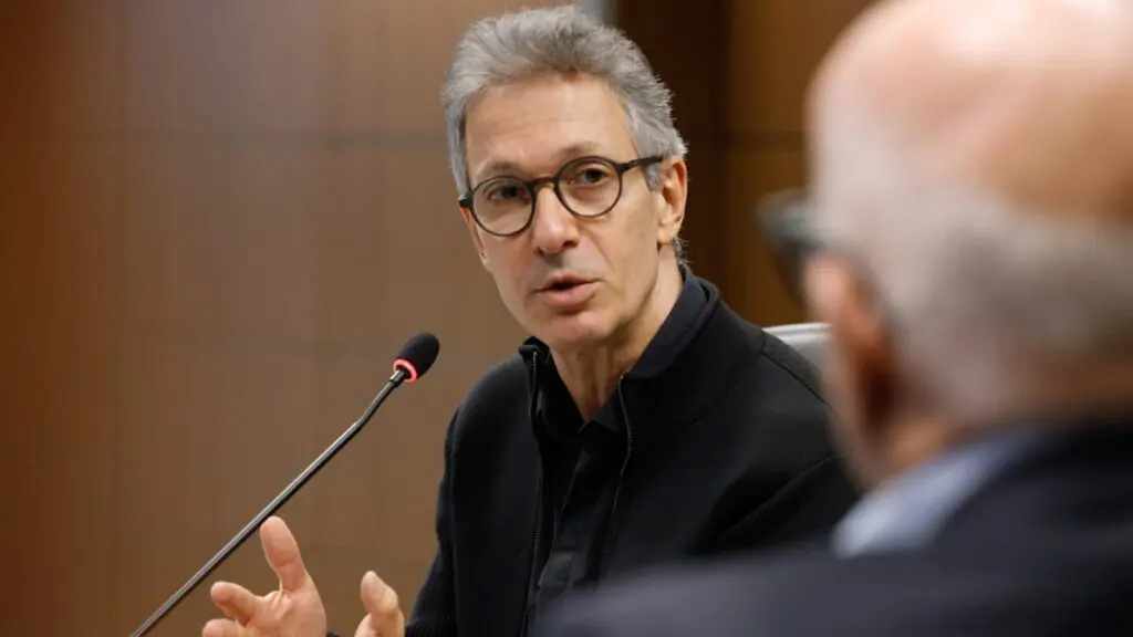 Câmara de Vitória realiza debate sobre economia brasileira com participação de Romeu Zema