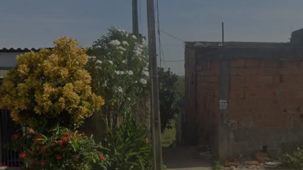 Escadaria usada como rota de fuga, citada no relatório da PM, na Avenida Perimetral, no bairro Maringá, na Serra.