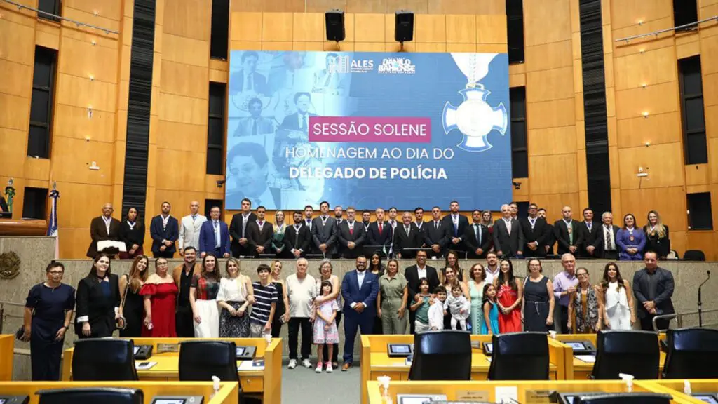ALES homenageia delegados da Polícia Civil com a medalha José Gilberto Barros Faria Sessão solene homenageia delegados de polícia com medalha José Gilberto Barros Faria