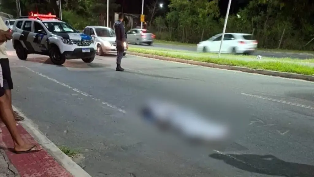 Noite de Natal termina em tragédia após jovem morrer ao capotar carro em Jacaraípe