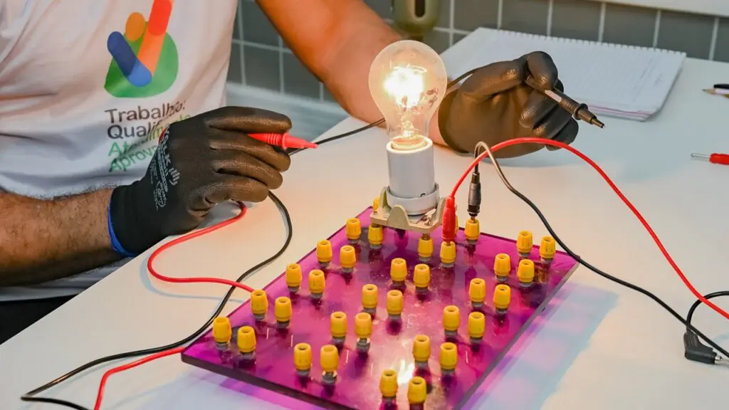 QualificaVix: seguem abertas inscrições para curso gratuito de eletricista industrial Prefeitura de Vitória abre nova chance para quem busca qualificação profissional
