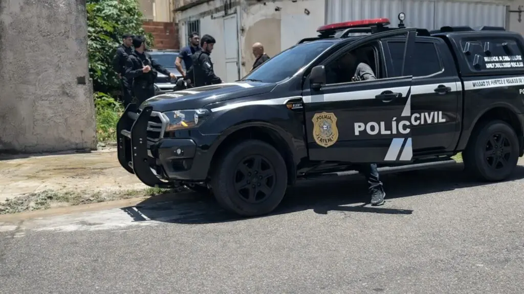 Equipe da DFRV e Guarda Municipal da Serra em ação que resultou em flagrante por adulteração veicular no Bairro das Laranjeiras, em Jacaraípe.