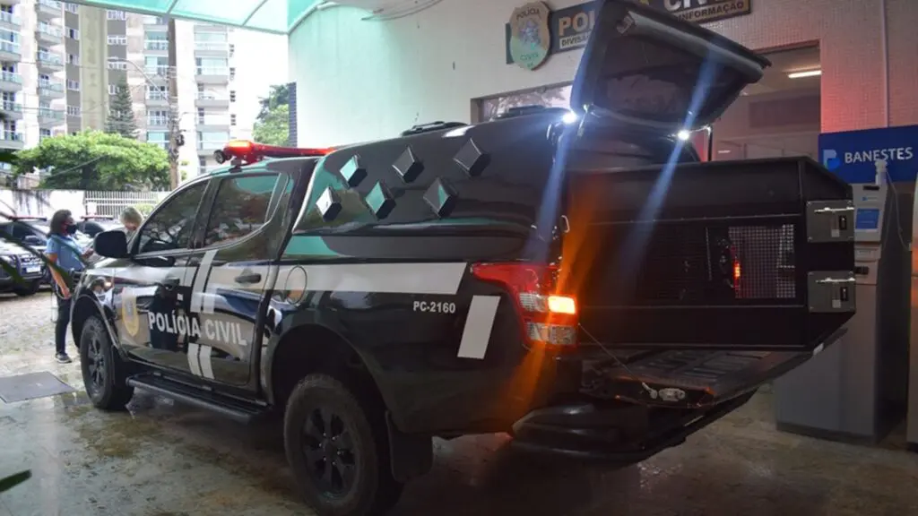 Viatura da Polícia Civil do Espírito Santo em ação com cumprimento de prisões preventivas
