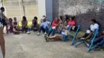 Pablo Muribeca acompanha manifestação ao lado das funcionárias terceirizadas em frente ao prédio da Prefeitura da Serra.