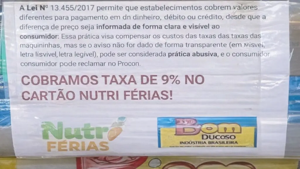 Aviso em mercado informa taxa de 9% para usar Cartão Serra Nutri Férias