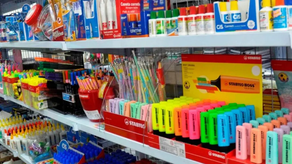 Pesquisa do PROCON Vitória aponta variação de até 300% nos preços de material escolar Procon Vitória aponta variação de até 300% em material escolar