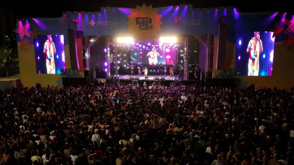 Arena de Verão 2026 movimenta Camburi com shows de Lenine, Psirico e Thiago Aquino