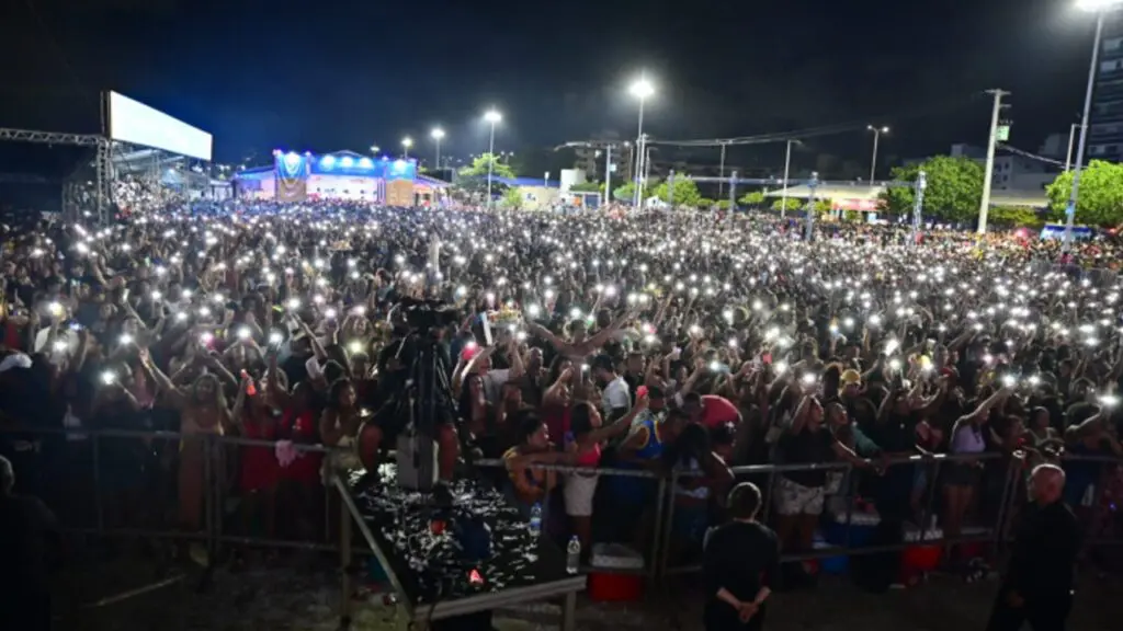 Arena de Verão entra na reta final com shows de rock, pop e axé em Camburi