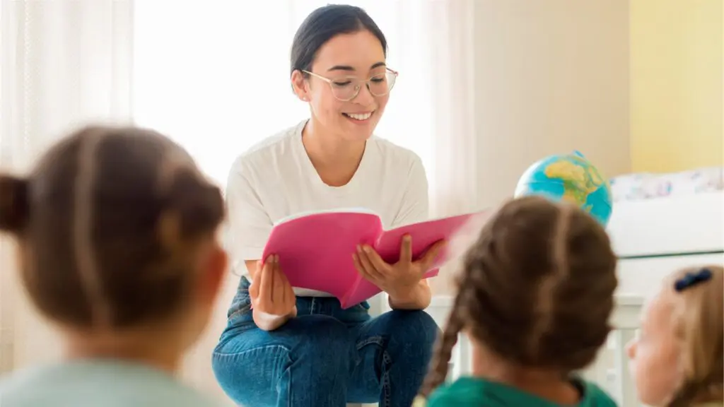 Secretaria abre último dia de seleção para pedagogos com salários de até R$ 6,7 mil