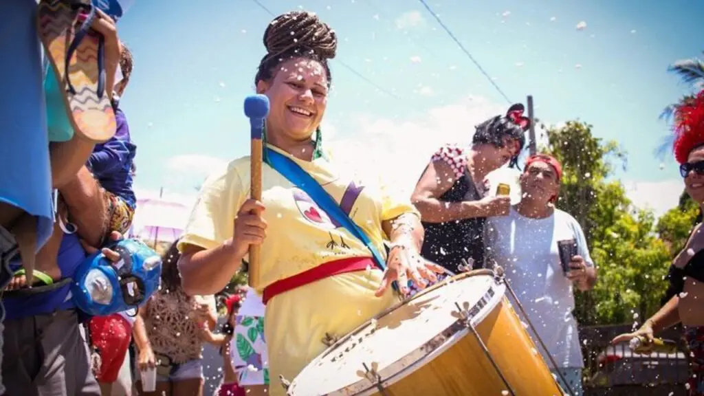 Carnaval da Serra espalha blocos e shows por sete bairros da cidade
