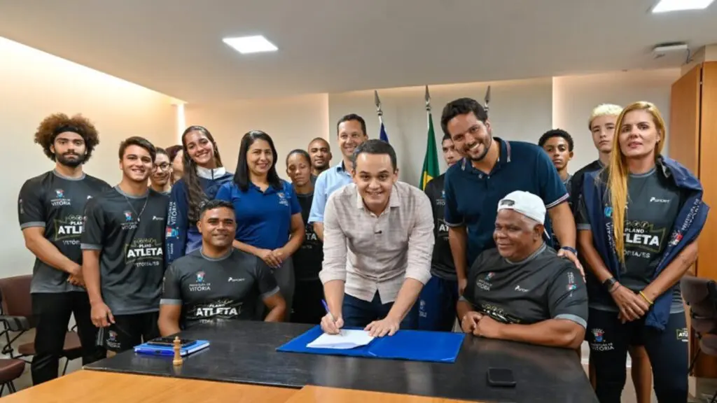 Vitória sanciona lei que dá acesso de beneficiários do Bolsa Atleta a academias populares Vitória sanciona lei que dá acesso de beneficiários do Bolsa Atleta às Academias Populares