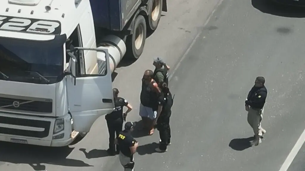 Operação conjunta termina com prisão de caminhoneiro que tentou matar a ex-companheira atropelada na Serra