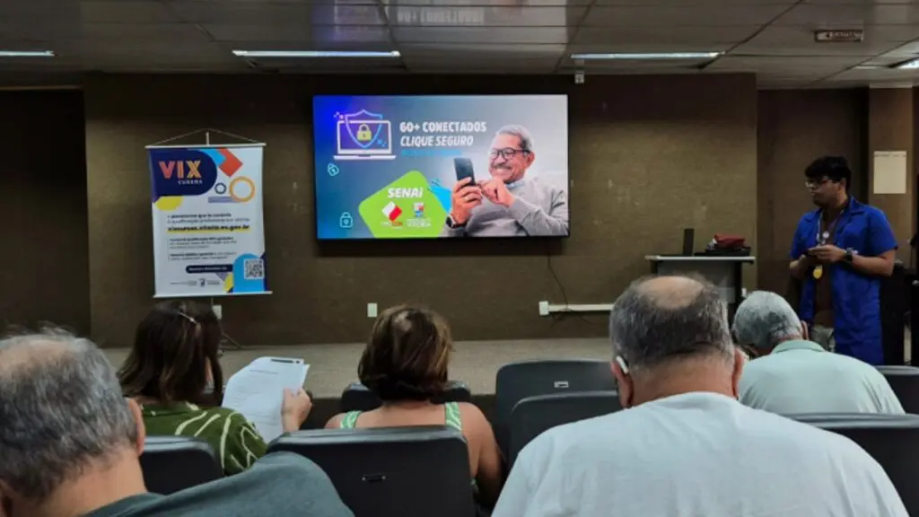 Curso gratuito ensina público 50+ a se proteger de golpes na internet Oficina gratuita ajuda pessoas 50+ a evitar golpes virtuais