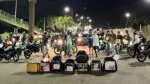 Motoboys fecham faixa da Avenida Mestre Álvaro, em Nova Carapina, e cobram justiça pela morte de colega na Serra
