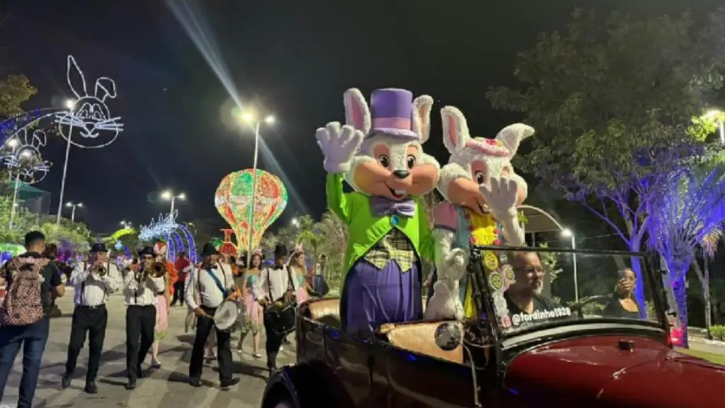 Vila de Páscoa encanta público no Parque da Cidade Vila de Páscoa da Serra encanta público com luzes e atrações