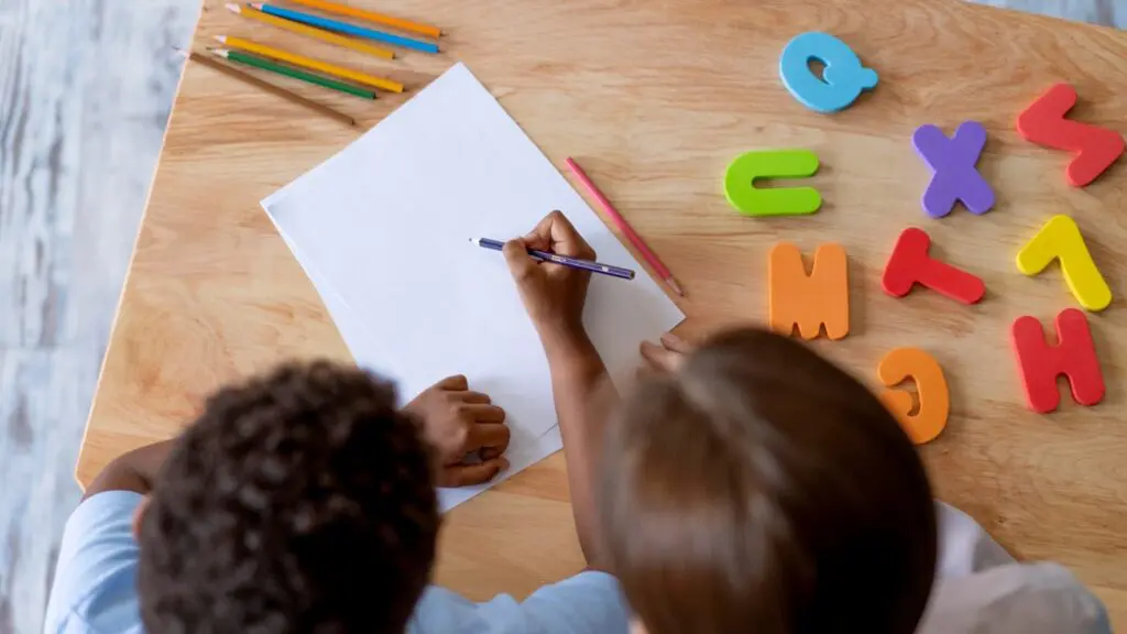 Cariacica abre 250 vagas de estágio para licenciaturas com bolsa de R$ 1.200