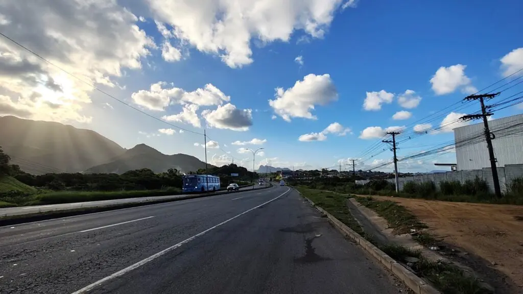 Prefeitura da Serra realiza obras de modernização do sistema viário na Avenida Mestre Álvaro, antigo trecho urbano da BR-101