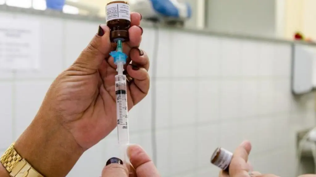 Serra inicia vacinação contra gripe com Dia D