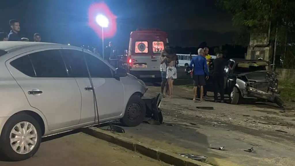 Acidente entre carros deixa morto e criança em estado grave na Serra