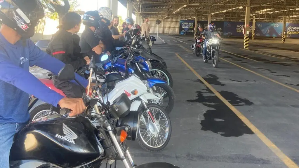 Detran ES oferece cursos gratuitos para motociclistas na Grande Vitória Detran abre vagas para cursos gratuitos de moto na Serra