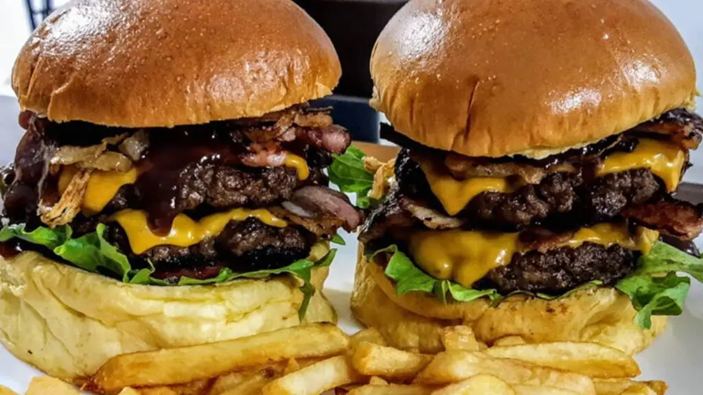 Heaven Burger conquista a Serra com combos gigantes e burgers artesanais a preços especiais
