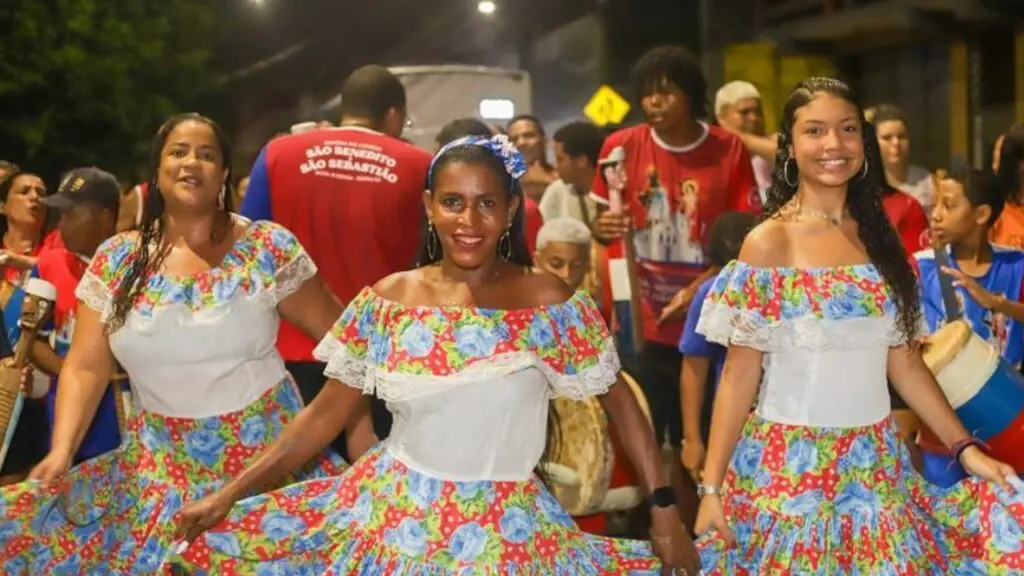 Bandas de Congo e Derrubadas do Mastro prometem movimentar balneários da Serra Derrubadas do mastro movimentam Nova Almeida e Manguinhos