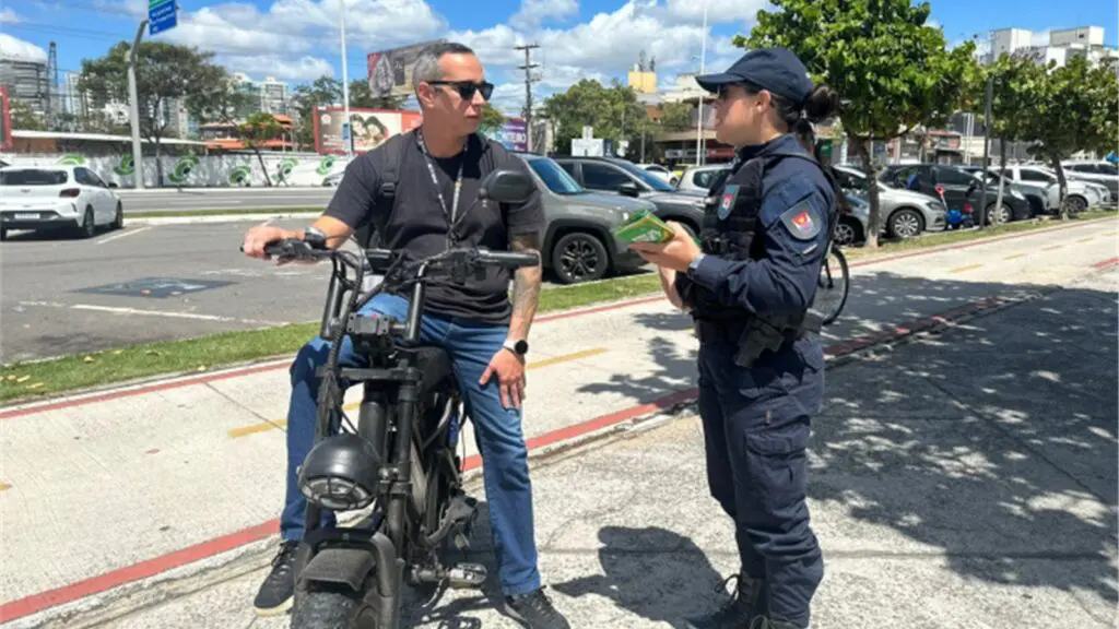 Vitória cria regras para bikes elétricas e ciclomotores com foco em segurança no trânsito Vitória cria regras para bikes elétricas e ciclomotores com foco em segurança no trânsito
