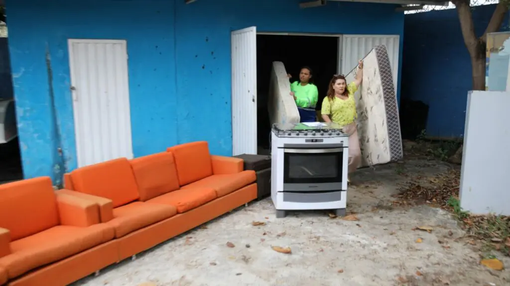 Papa-móvel transforma descarte em doações e ajuda famílias em Cariacica Papa-Móvel beneficia famílias com doações de móveis em Cariacica