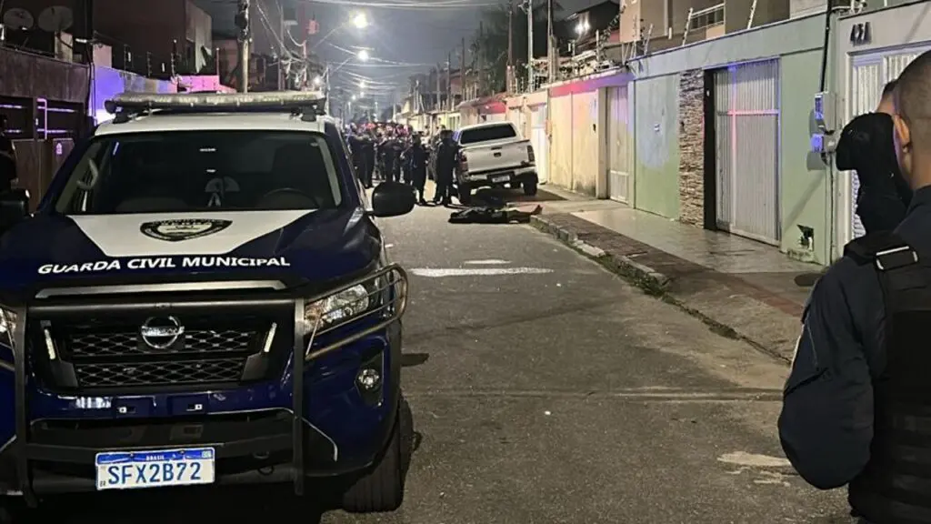 Assalto a motorista de app termina em série de roubos e morte de suspeito na Serra Motorista de app é sequestrado e suspeito morre após confronto na Serra