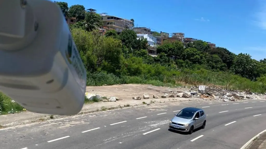 Cariacica intensifica combate ao descarte irregular com nova câmera de fiscalização 24 horas Cariacica intensifica combate ao descarte irregular com nova câmera e fiscalização 24 horas