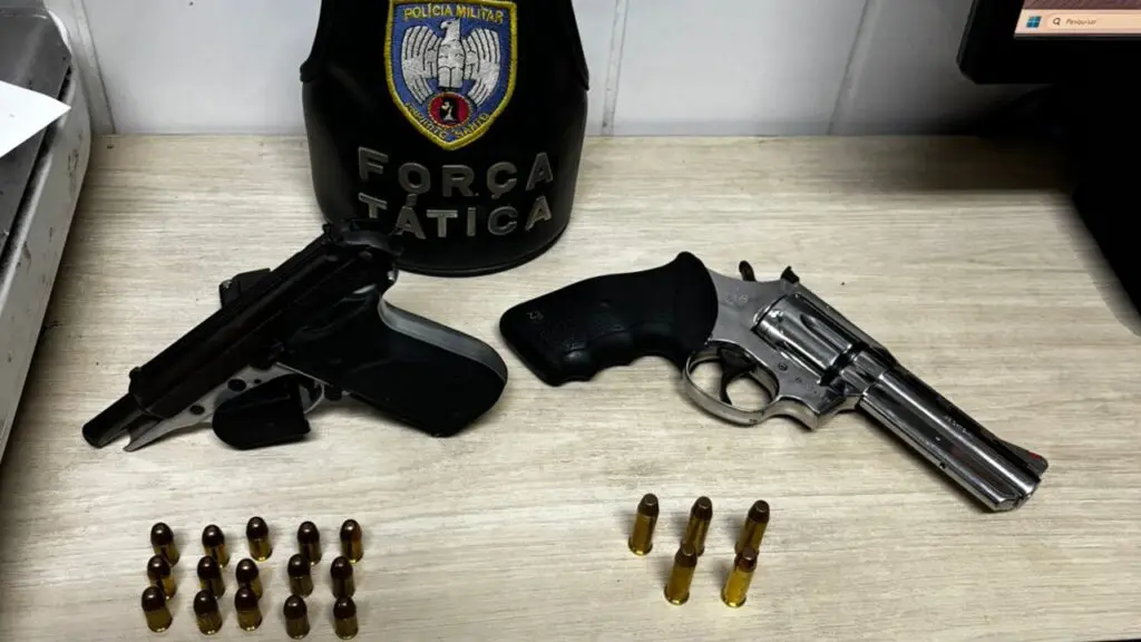 Polícia apreende armas e bicicleta elétrica em loja de veículos na Serra